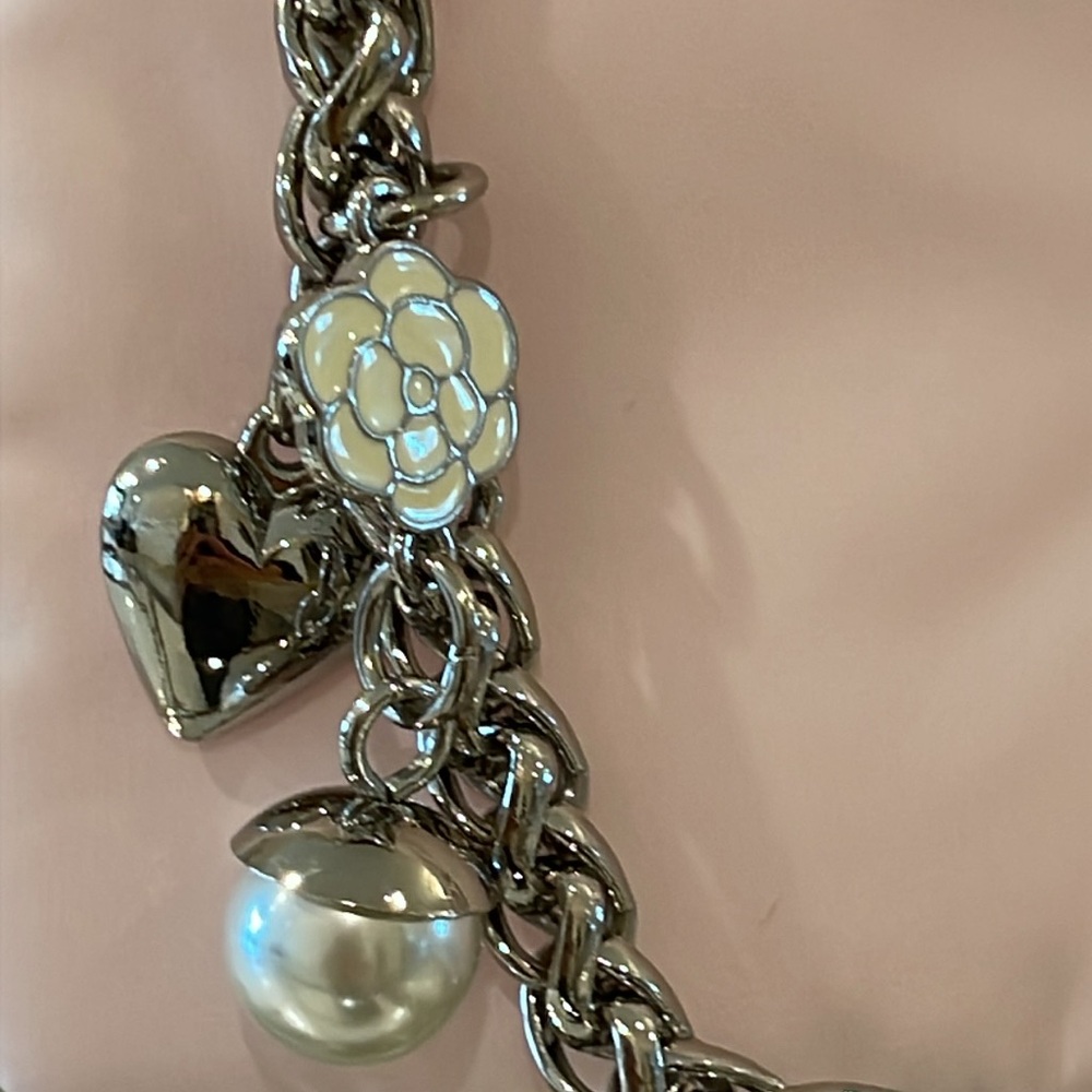 Dior Pink Clutch with Silver Chain - Picture 4 of 13